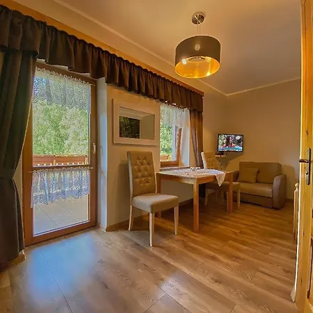 ホームステイ Tyrolska *